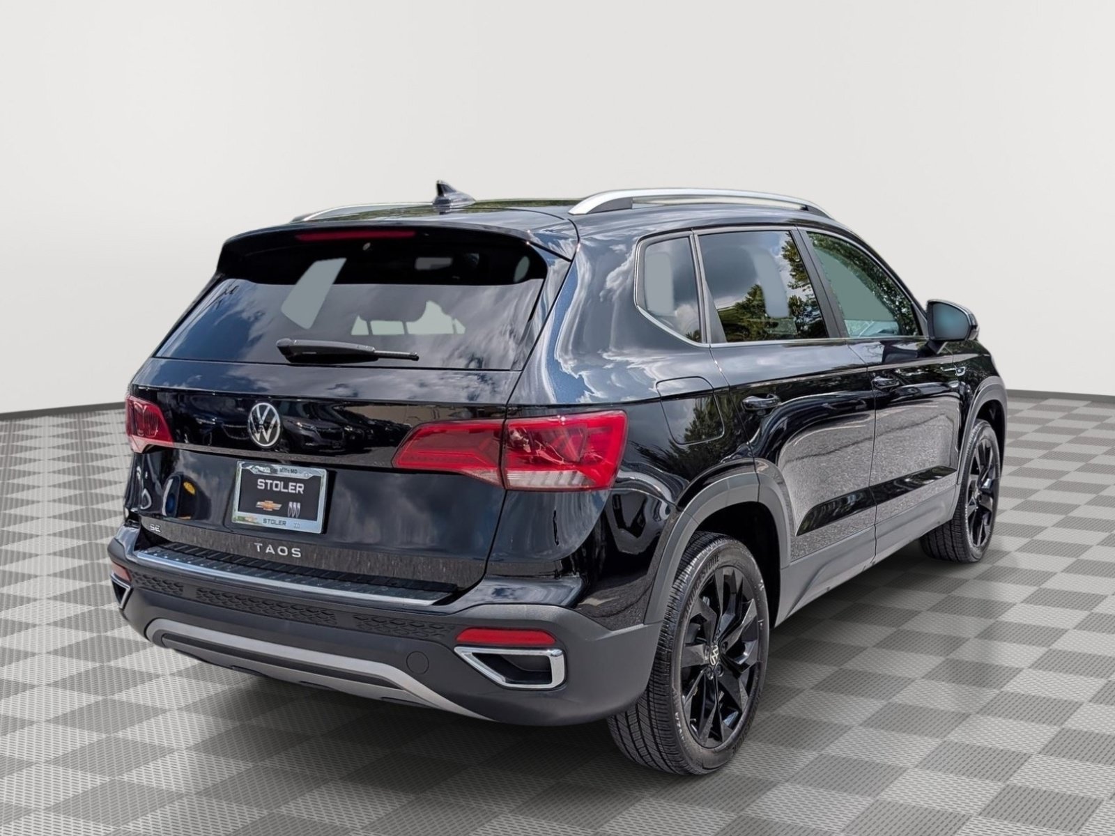 Used 2024 Volkswagen Taos SE w/ Panoramic Sunroof Package FWD image 5