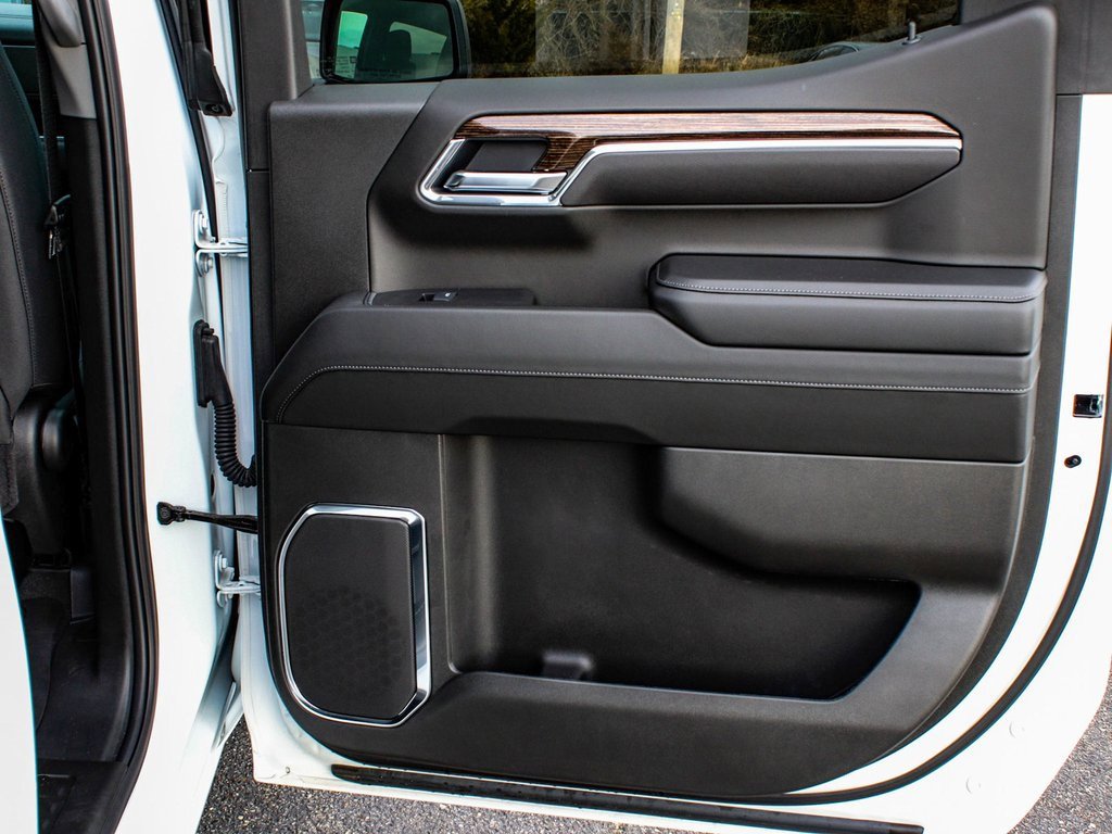 Used 2025 GMC Sierra 1500 Elevation w/ Preferred Package image 12
