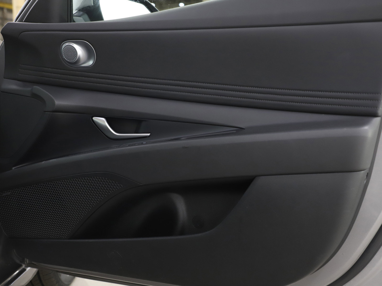 Used 2024 Hyundai Elantra Limited FWD image 9