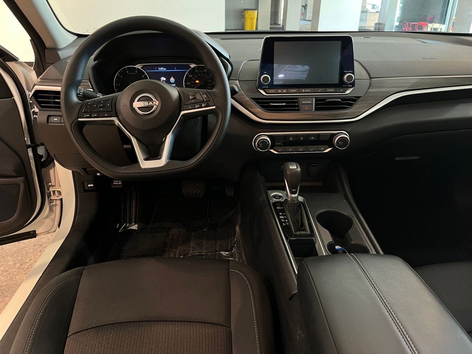 Used 2025 Nissan Altima 2.5 SV FWD image 33