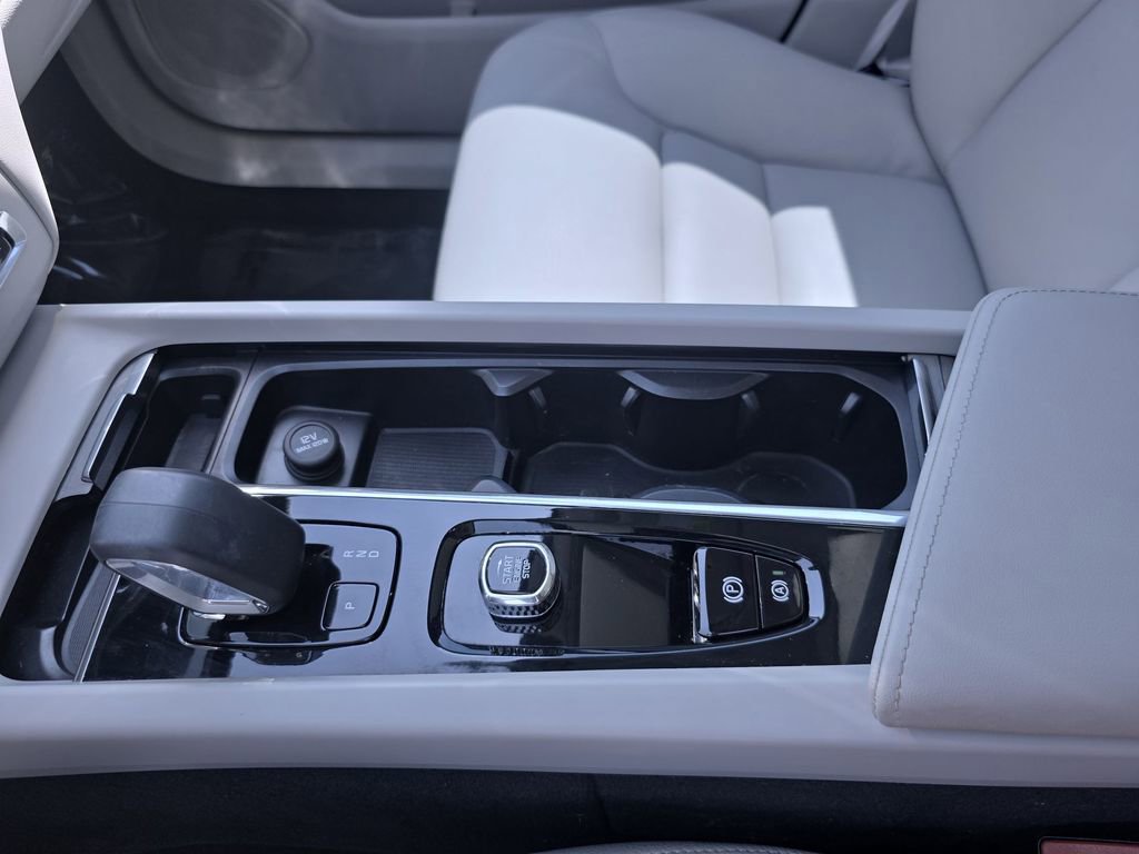 Used 2023 Volvo XC60 B5 Plus w/ Protection Package Premier FWD image 28