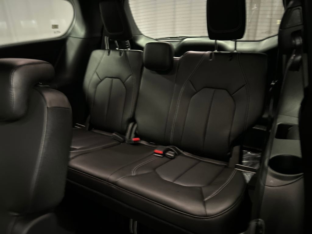 New 2027 Chrysler Pacifica Select FWD image 22
