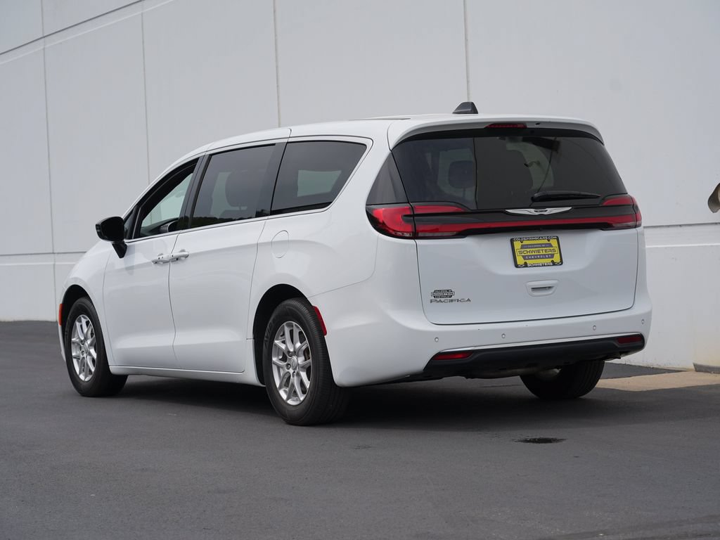 Used 2025 Chrysler Pacifica Select FWD image 5