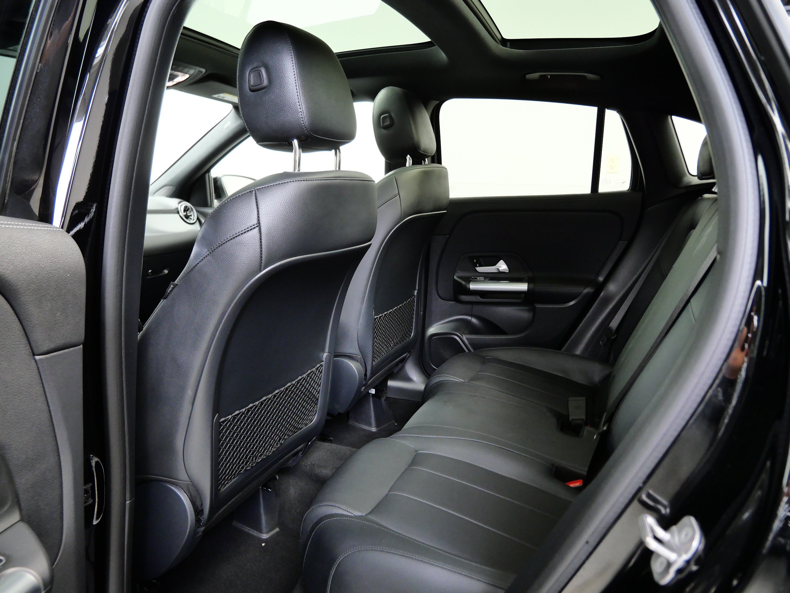 Used 2023 Mercedes-Benz GLA 250 4MATIC w/ Premium Package image 16