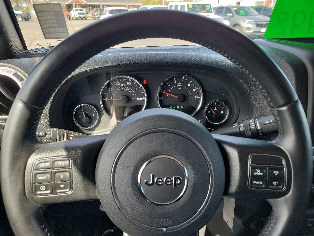 Used 2018 Jeep Wrangler Unlimited Sahara w/ Connectivity Group AWD/4WD image 12
