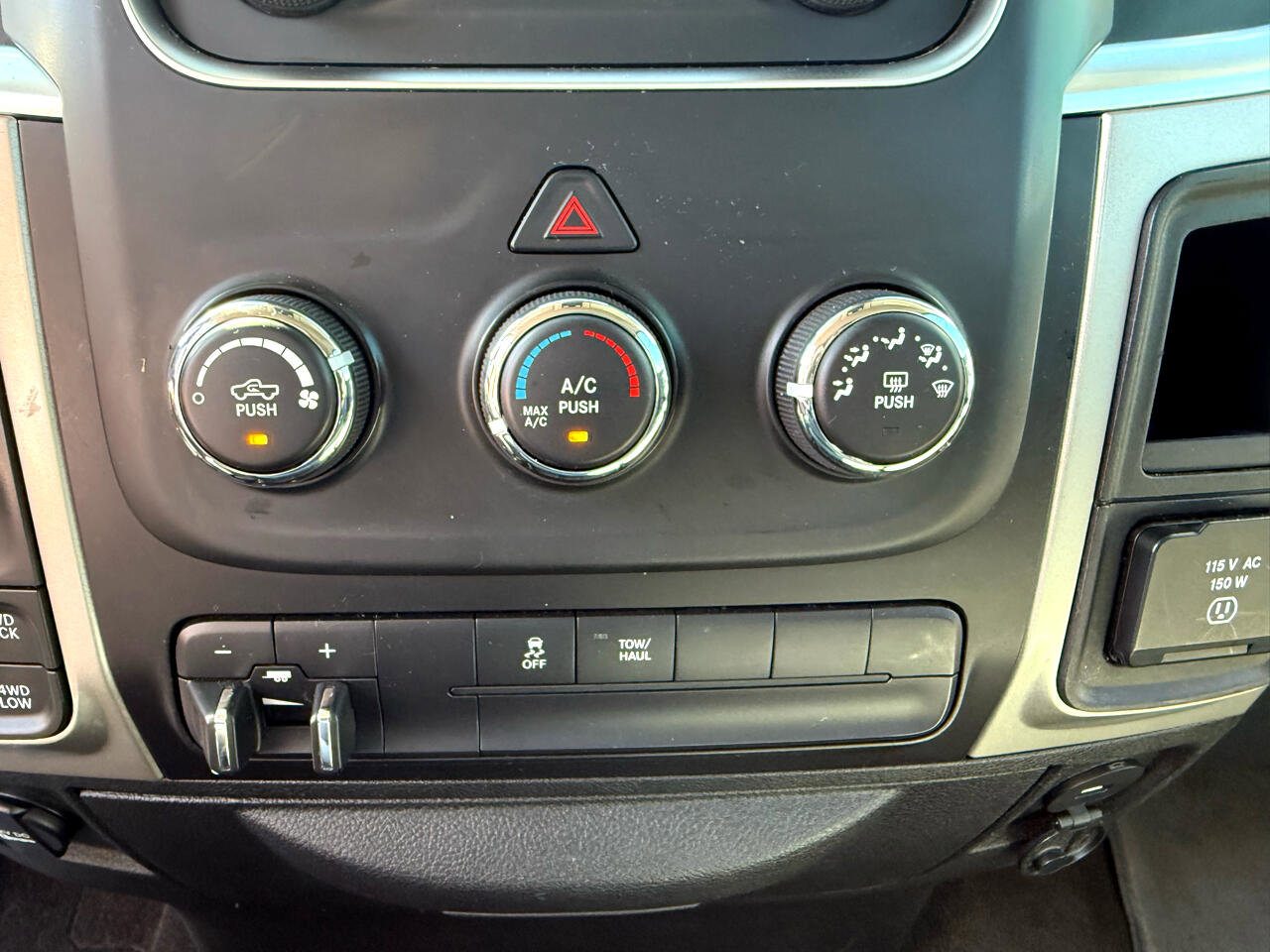 Used 2017 RAM 1500 Outdoorsman image 11