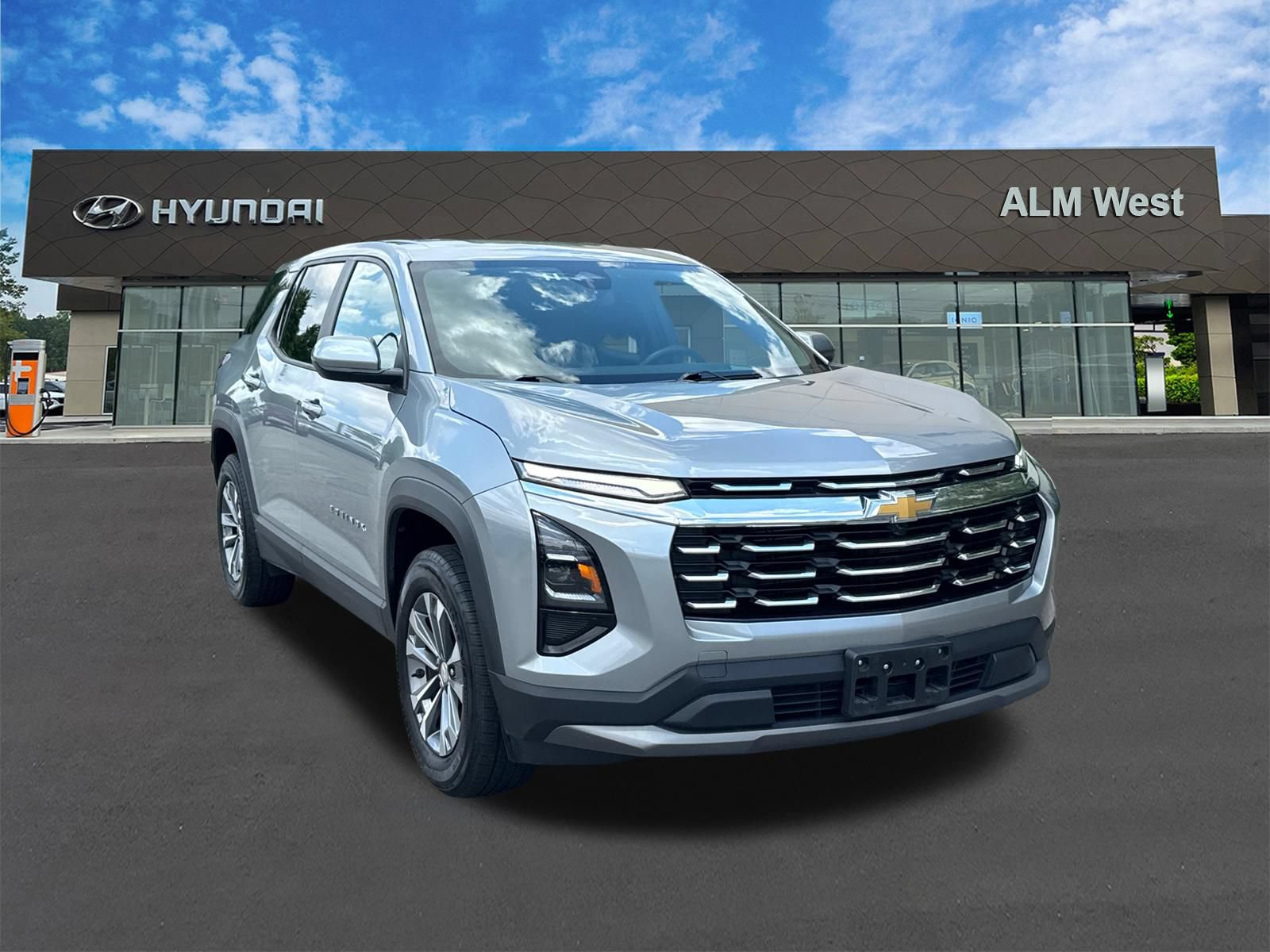 Used 2025 Chevrolet Equinox LT FWD image 3