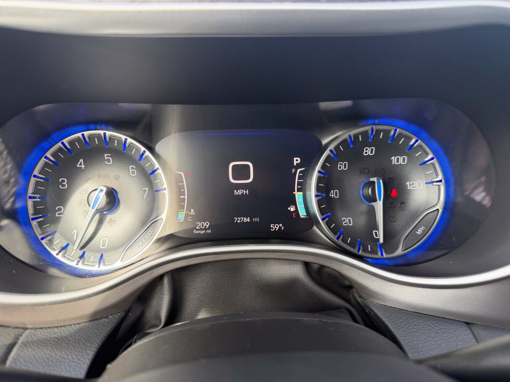 Used 2025 Chrysler Pacifica Select FWD image 30
