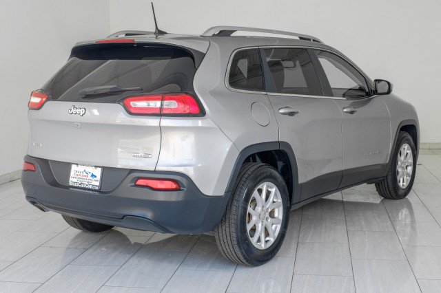 Used 2016 Jeep Cherokee Latitude w/ Cold Weather Group AWD/4WD image 6