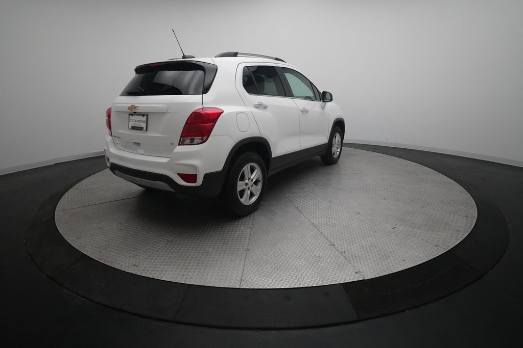 Used 2017 Chevrolet Trax LT w/ LT Convenience Package AWD/4WD image 34