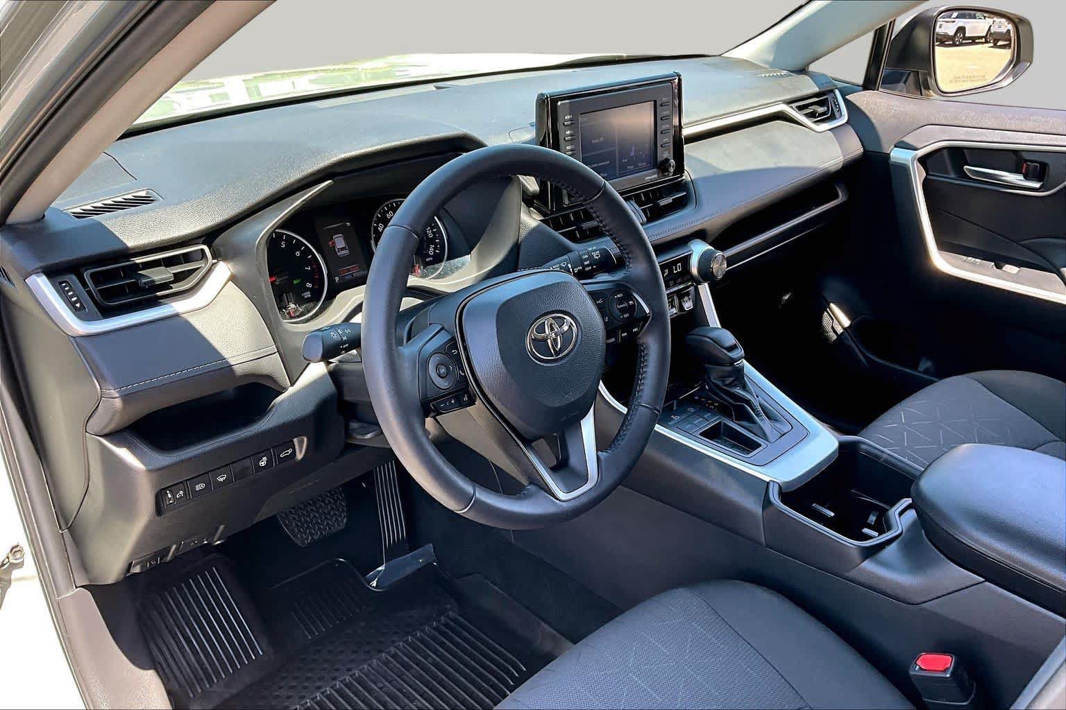 Certified 2022 Toyota RAV4 XLE w/ Convenience Package FWD image 17