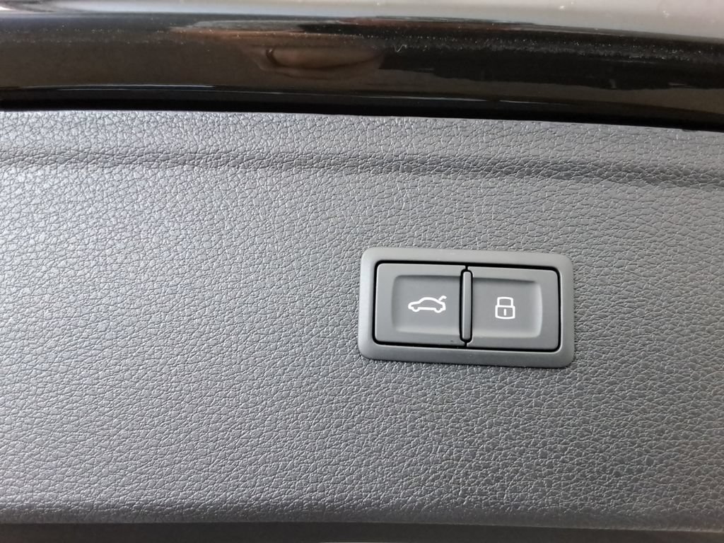 Used 2025 Audi Q5 Prestige w/ Premium Plus Package AWD/4WD image 20