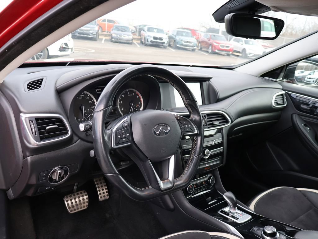 Used 2018 INFINITI QX30 Sport w/ Cargo Package image 18