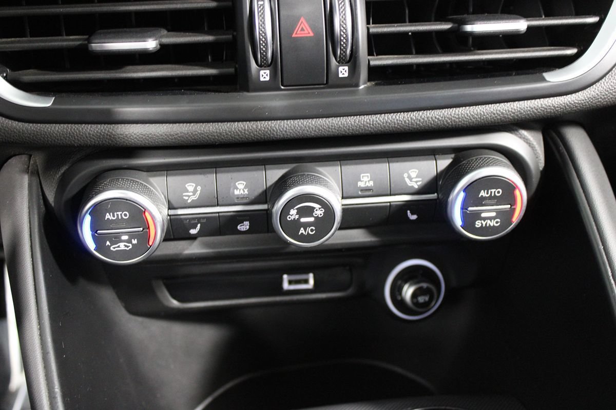 Used 2023 Alfa Romeo Giulia Veloce RWD image 22