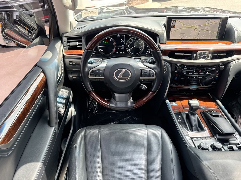 Used 2021 Lexus LX 570 4WD w/ Luxury Package image 11