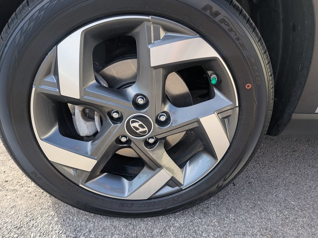 Certified 2024 Hyundai Venue SEL FWD image 38