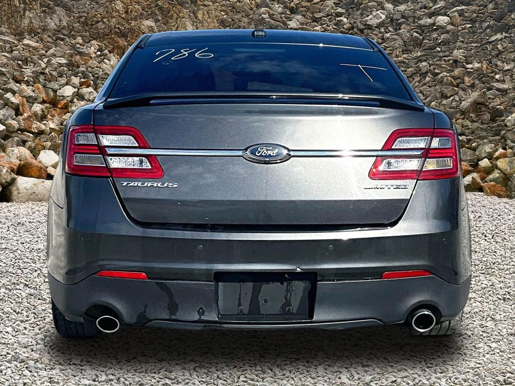 Used 2018 Ford Taurus Limited image 3