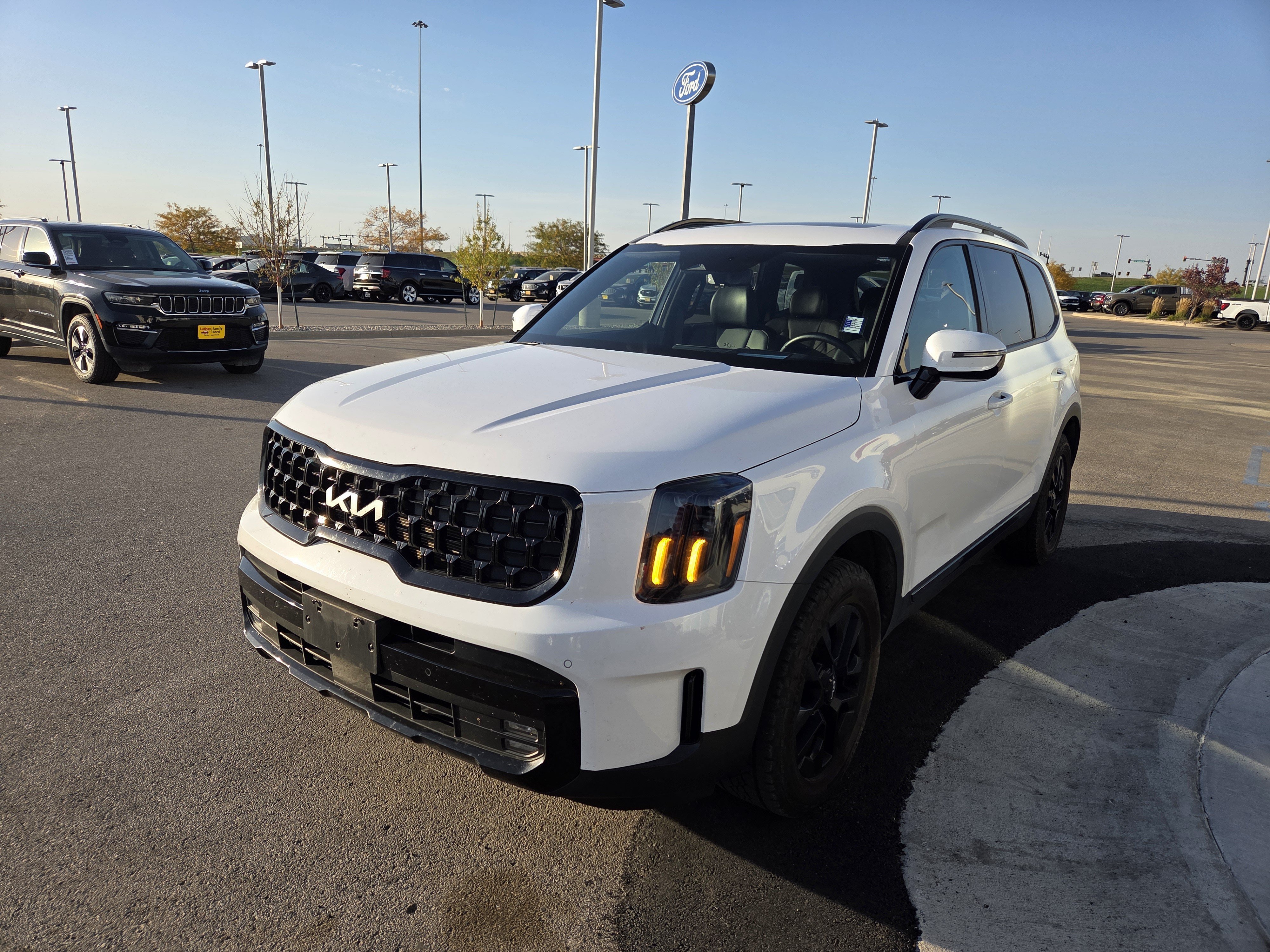 Used 2024 Kia Telluride SX Prestige X-Pro AWD/4WD image 3
