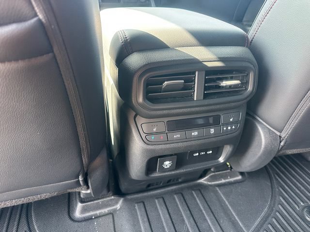 Used 2025 Honda Pilot Black Edition image 23