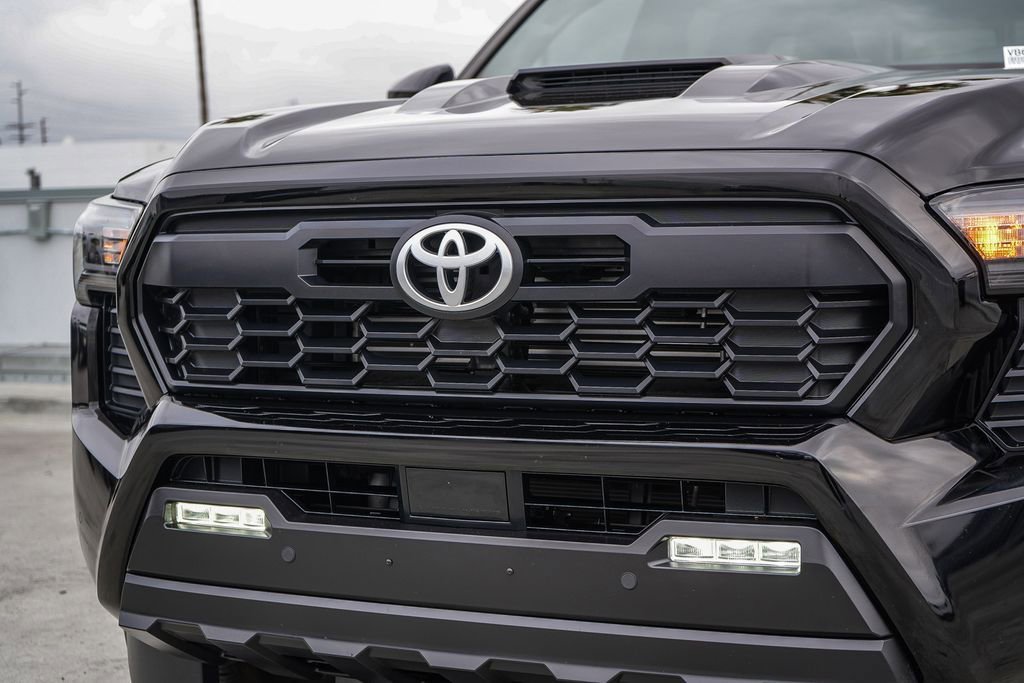 Used 2024 Toyota Tacoma TRD Sport w/ TRD Sport Upgrade Package AWD/4WD image 6