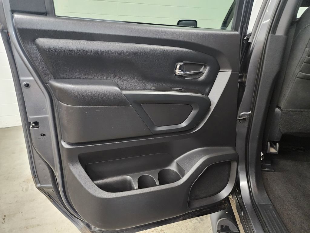 Used 2019 Nissan Titan SV w/ SV Convenience Package AWD/4WD image 23