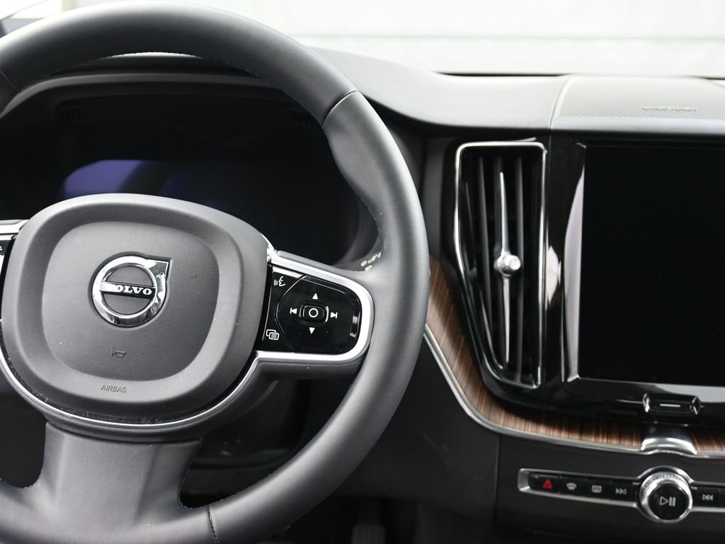 Used 2023 Volvo XC60 B5 Plus w/ Climate Package image 9
