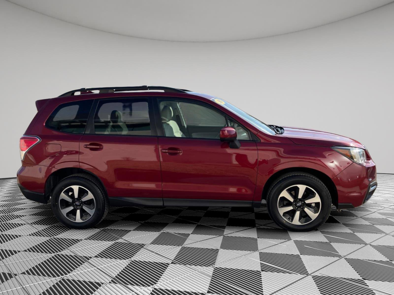Used 2018 Subaru Forester 2.5i Premium w/ All-Weather Package image 12