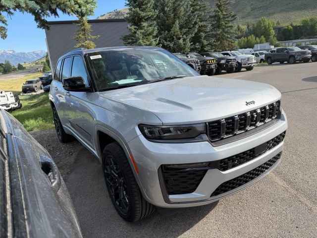 New 2026 Jeep Grand Cherokee Summit w/ Obsidian Package AWD/4WD image 5