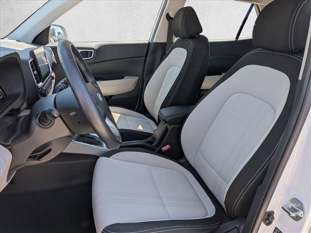 Used 2023 Hyundai Venue SEL FWD image 16