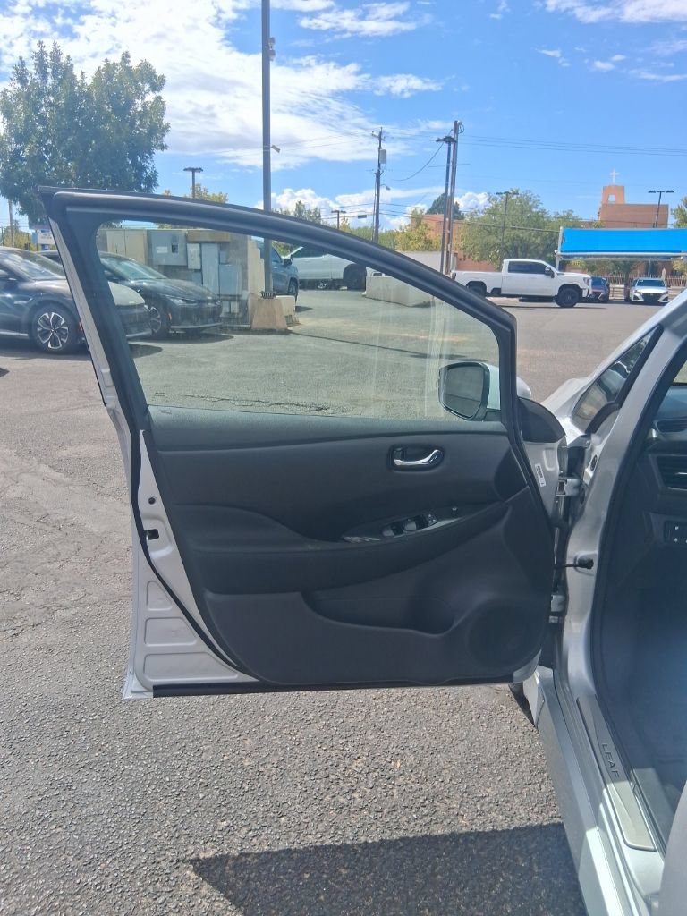 Used 2025 Nissan Leaf SV Plus w/ Protection Package FWD image 6