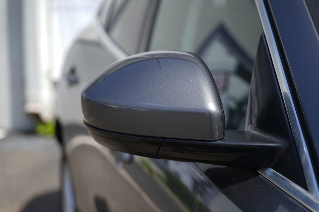 Used 2019 Jaguar F-PACE Premium image 11