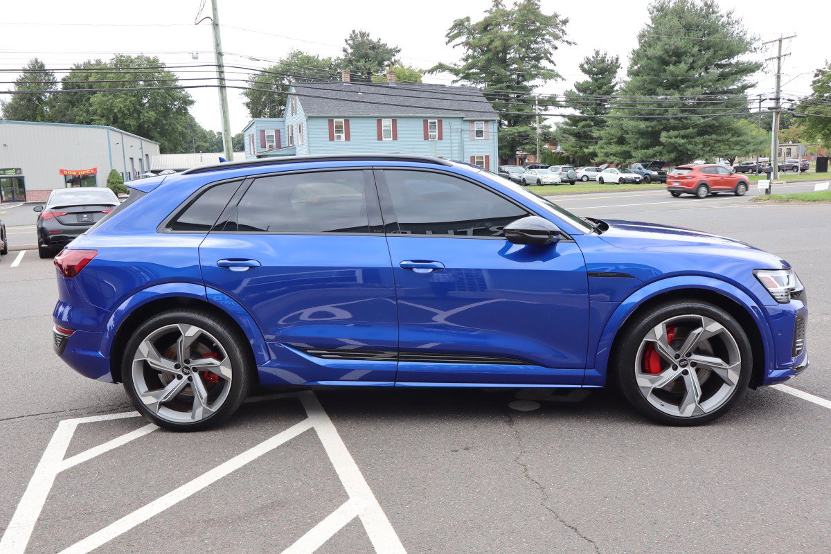 Used 2024 Audi SQ8 e-tron Premium Plus w/ Black Optic Package AWD/4WD image 5