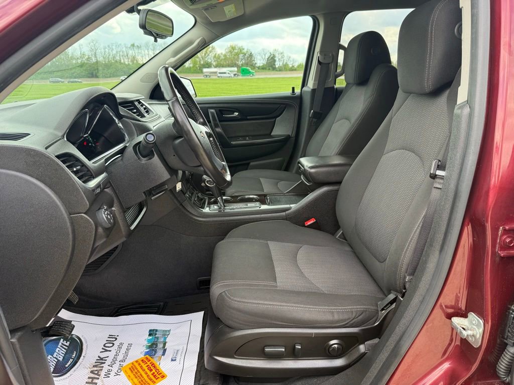 Used 2017 Chevrolet Traverse LT w/ Style and Technology Package image 28