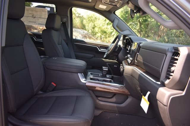 New 2026 Chevrolet Silverado 1500 RST w/ Redline Edition AWD/4WD image 16