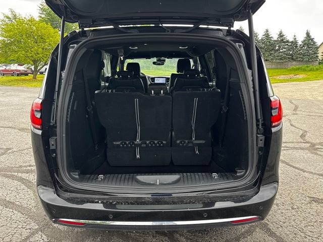 Certified 2025 Chrysler Pacifica Select FWD image 17