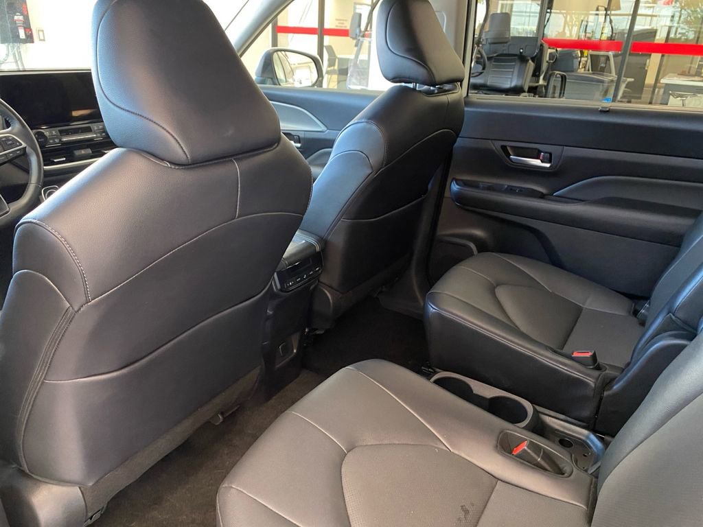 Used 2024 Toyota Grand Highlander XLE image 17
