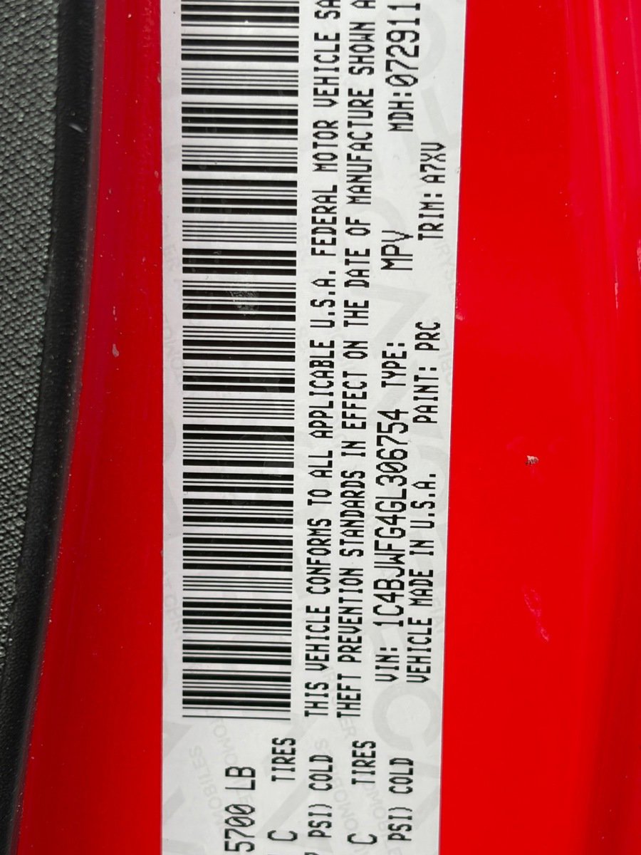 Used 2016 Jeep Wrangler Unlimited Rubicon w/ Connectivity Group image 11