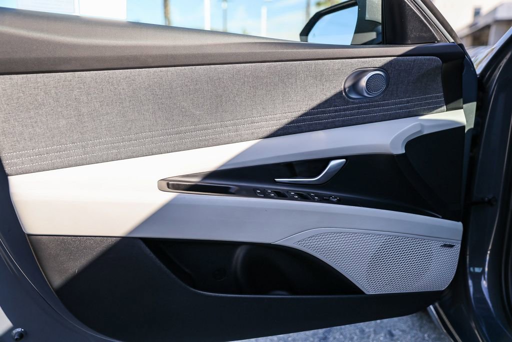 Certified 2024 Hyundai Elantra Limited image 20