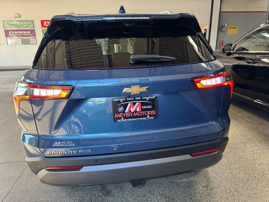 Used 2025 Chevrolet Equinox LT w/ Convenience Package II image 6