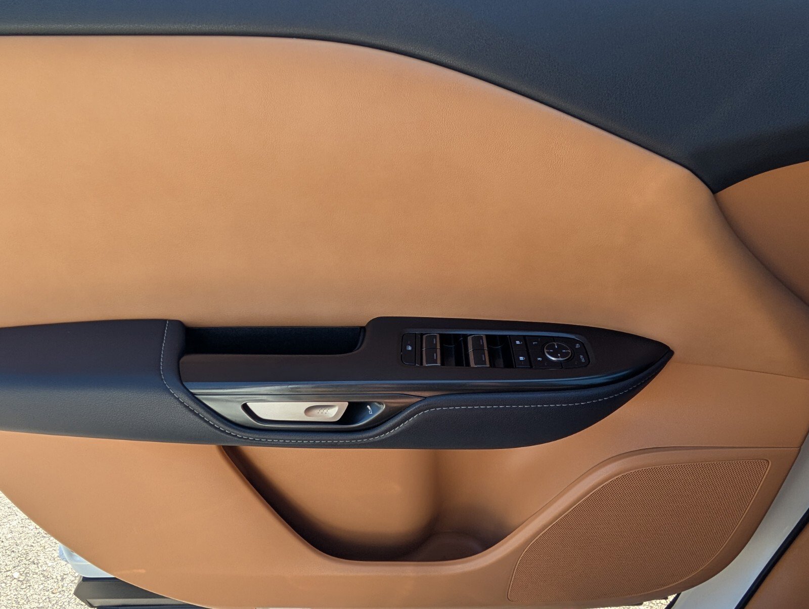 Used 2024 Lexus RZ 300e Premium image 35