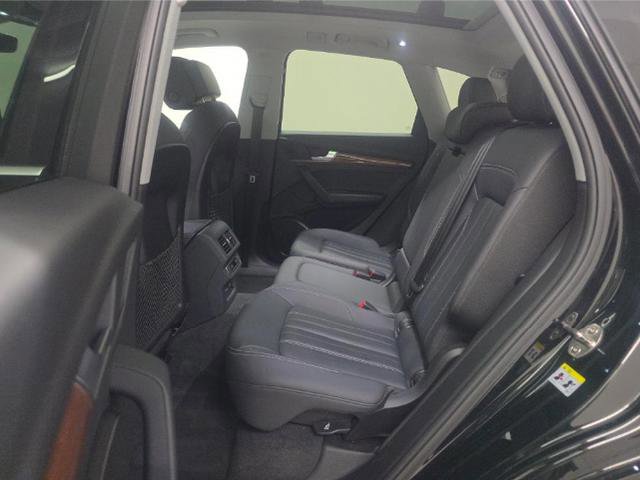 Used 2023 Audi Q5 2.0T Premium w/ Convenience Package image 8