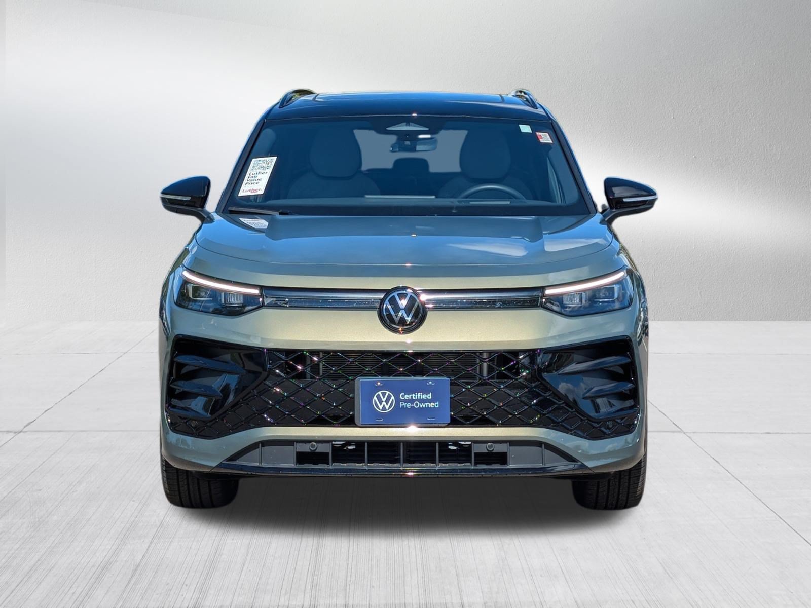 Certified 2026 Volkswagen Tiguan SE R-Line AWD/4WD image 2