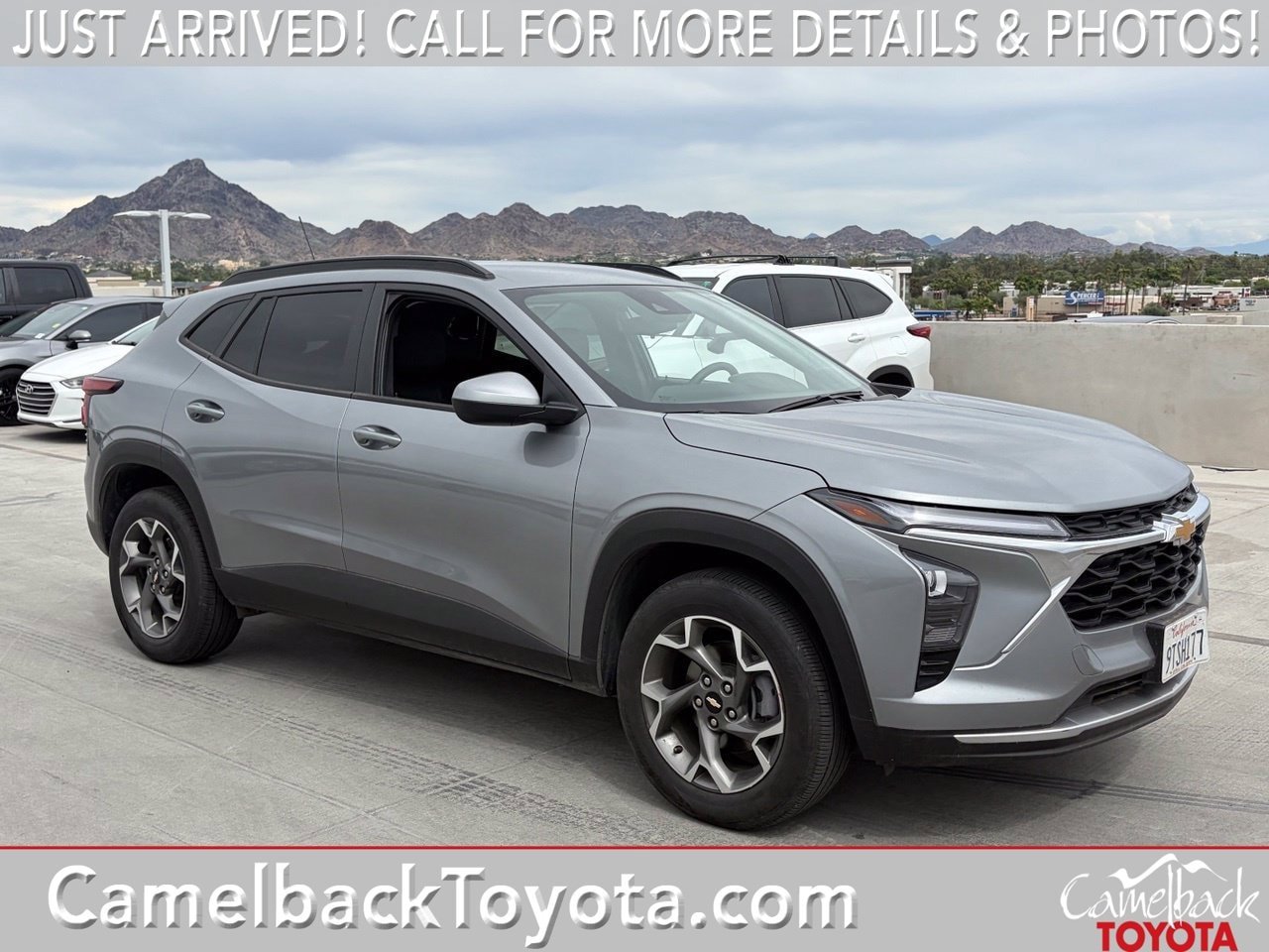 Used 2025 Chevrolet Trax LT FWD image 1