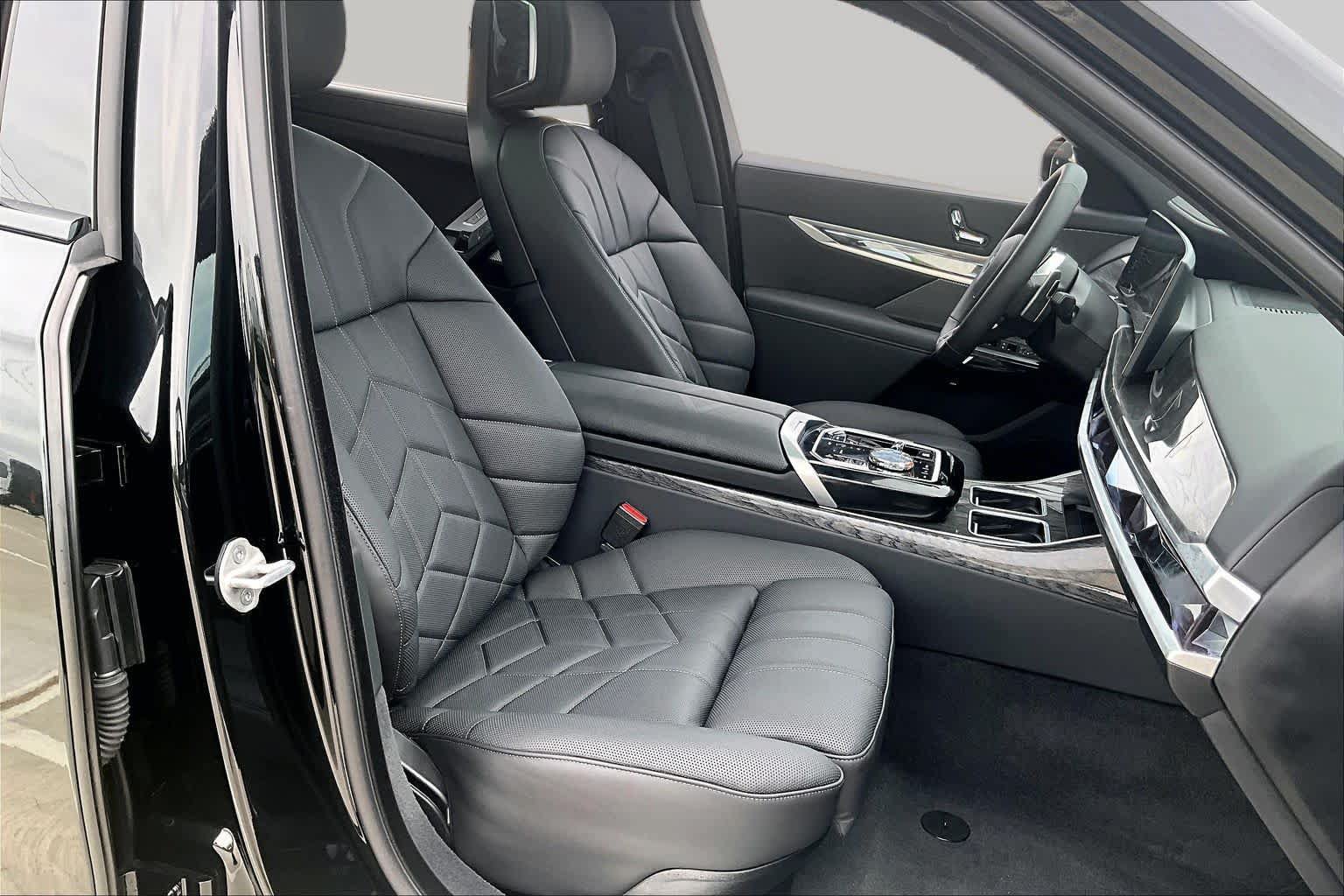 Used 2026 BMW 760i xDrive AWD/4WD image 8