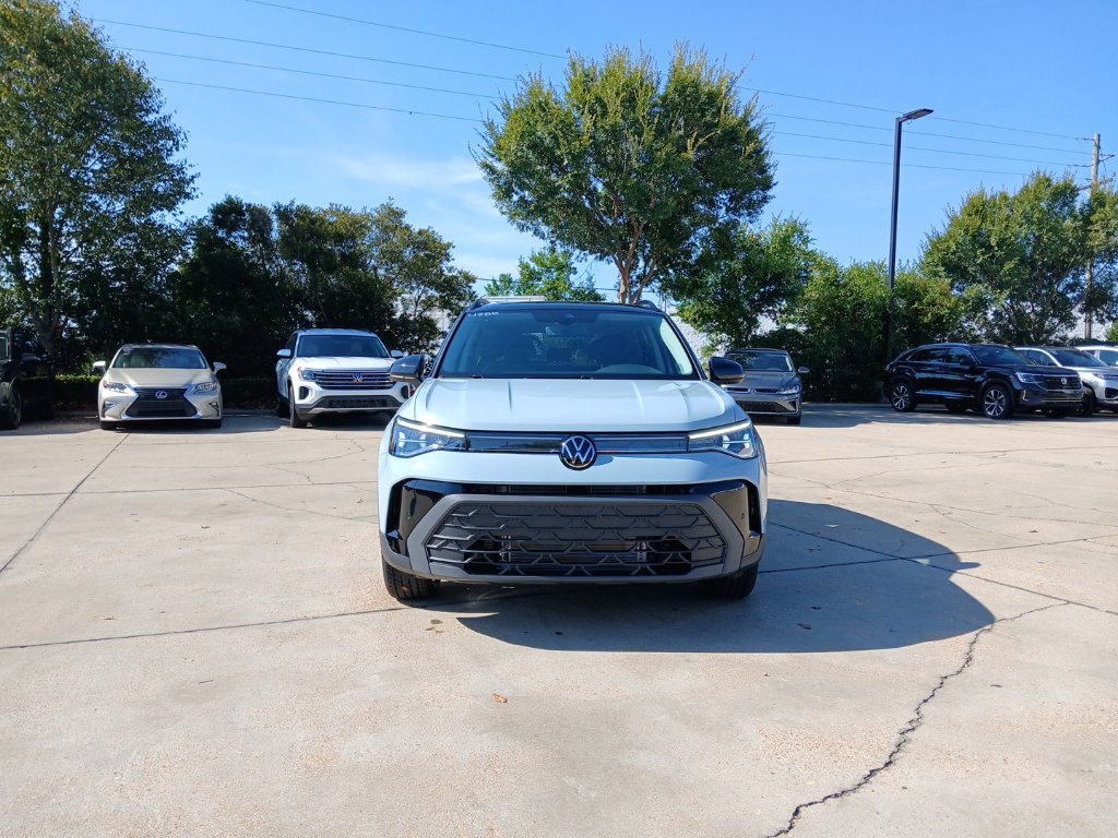 New 2027 Volkswagen Taos SE FWD image 2