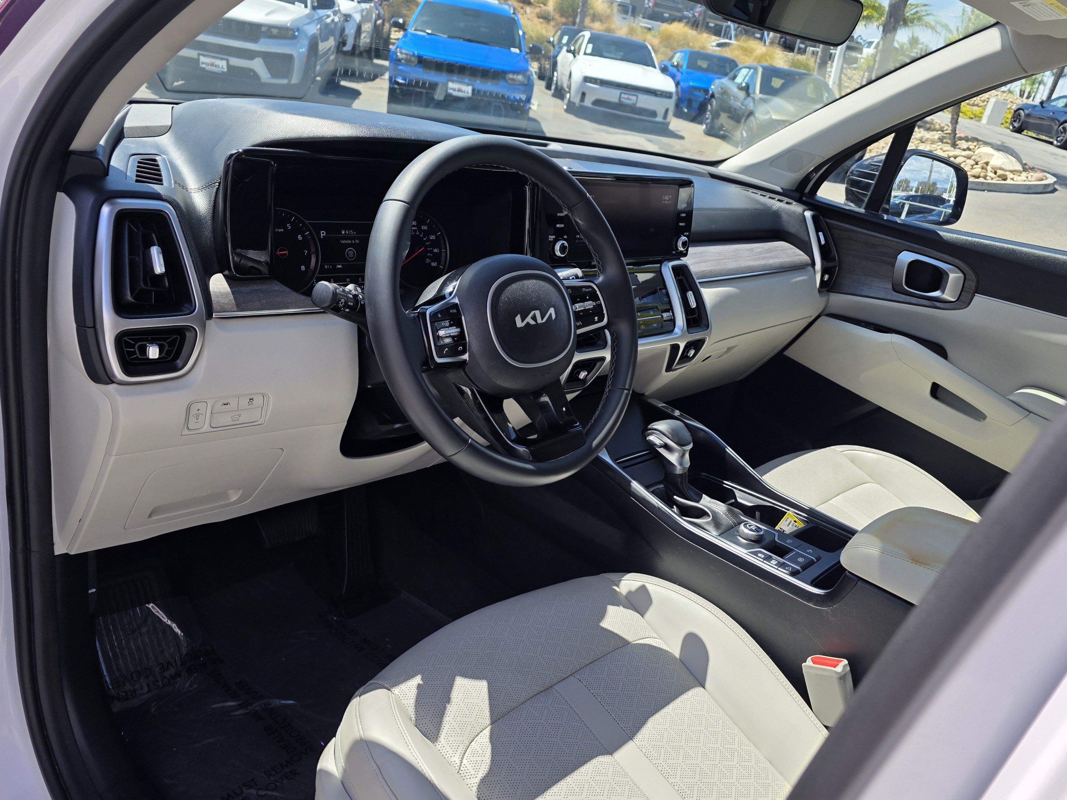 Used 2022 Kia Sorento EX w/ Panoramic Sunroof Package FWD image 10