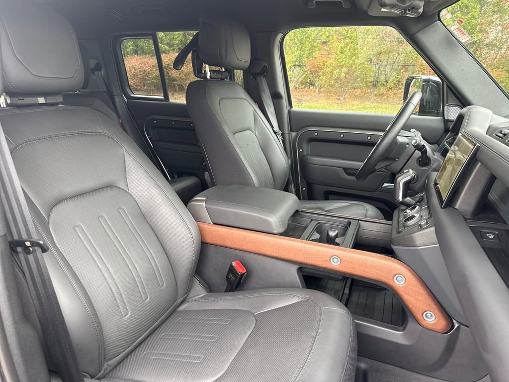 Used 2024 Land Rover Defender 130 X image 18