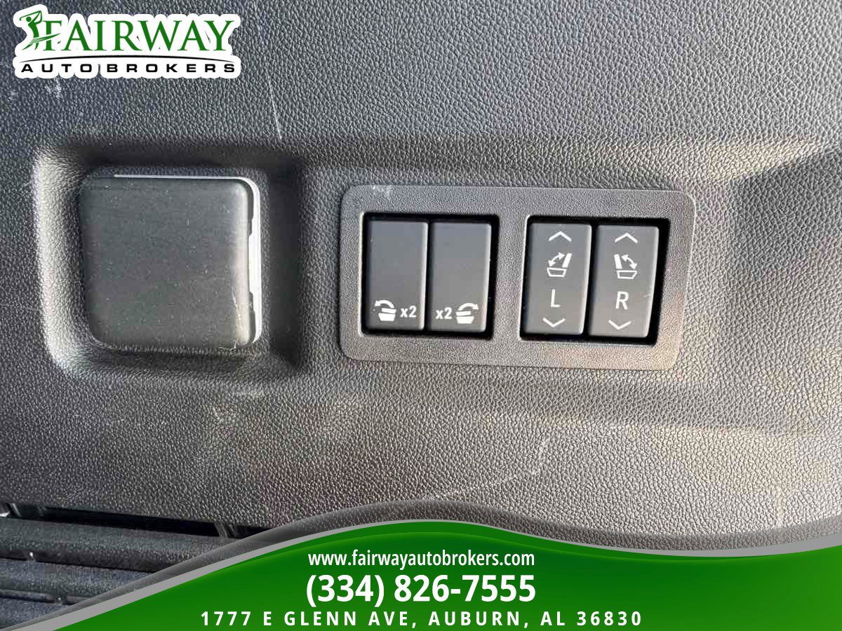 Used 2025 GMC Yukon Denali AWD/4WD image 33