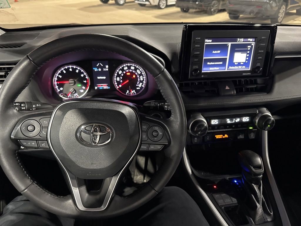 Used 2020 Toyota RAV4 XLE w/ Convenience Package image 18
