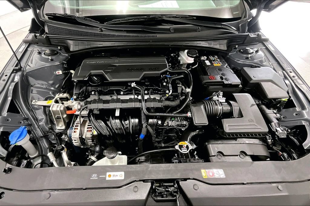 Certified 2024 Hyundai Elantra SE FWD image 9